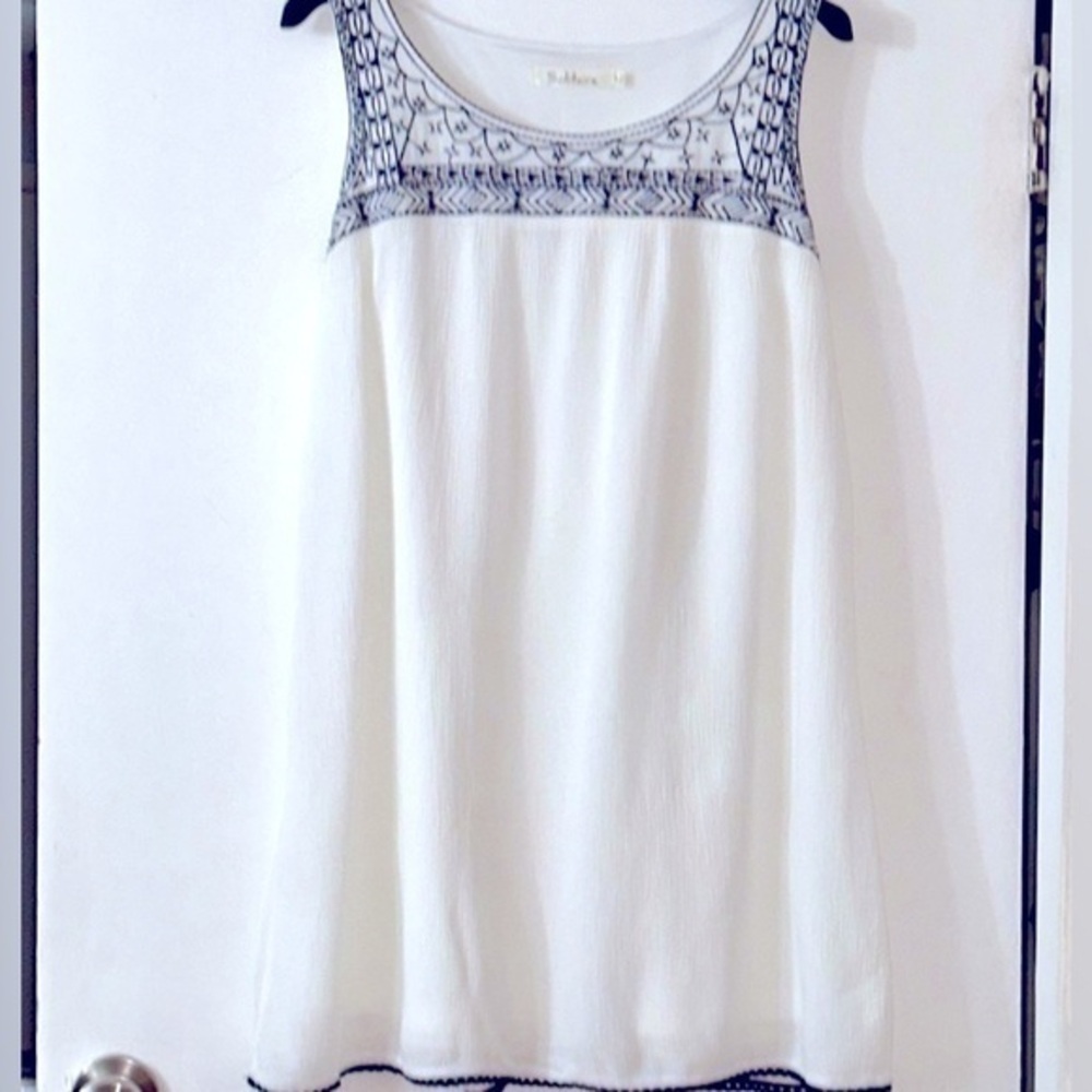 Solitaire White Embroidered Mini size M